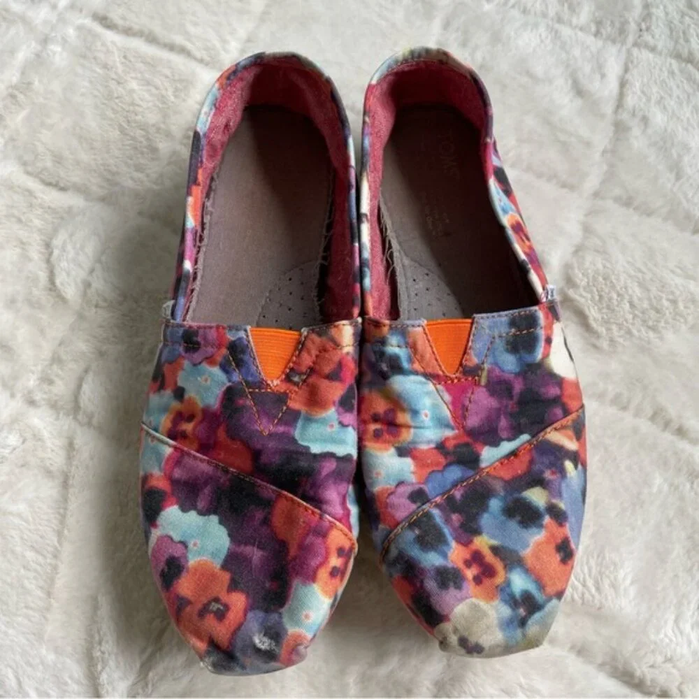 Toms | Oahu Multi Color Floral Cushioned Canvas Sole Classics | Size 9W